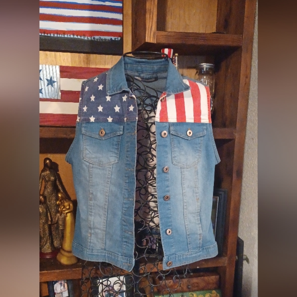 Sunset vest red, white & blue